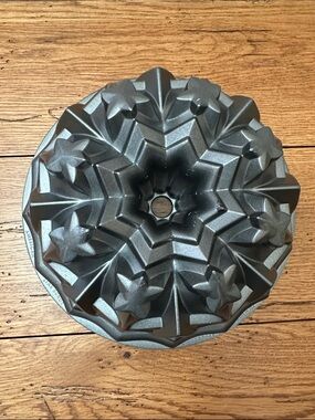 Nordic Ware American Star Bundt Pan